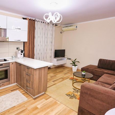 R&B City Center Apartment Тирана Екстериор снимка