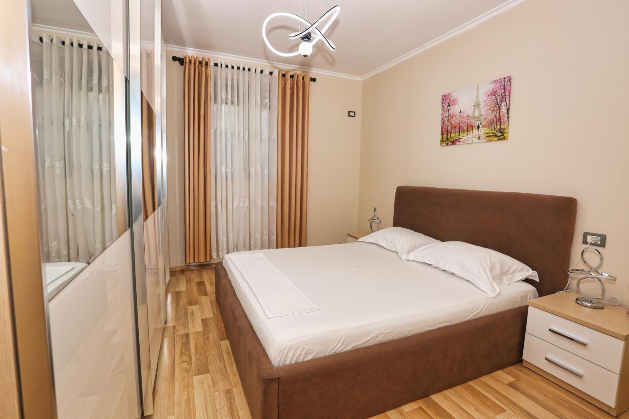 R&B City Center Apartment Тирана Екстериор снимка