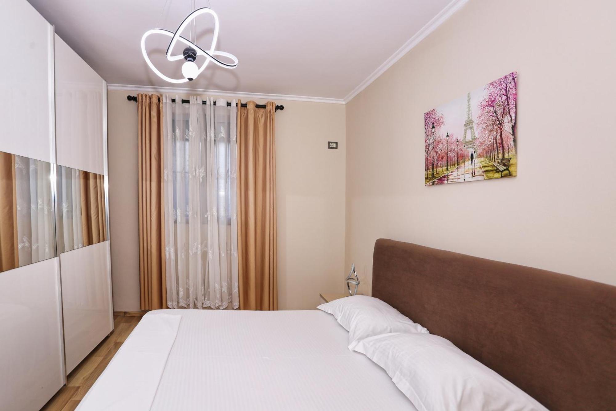 R&B City Center Apartment Тирана Екстериор снимка