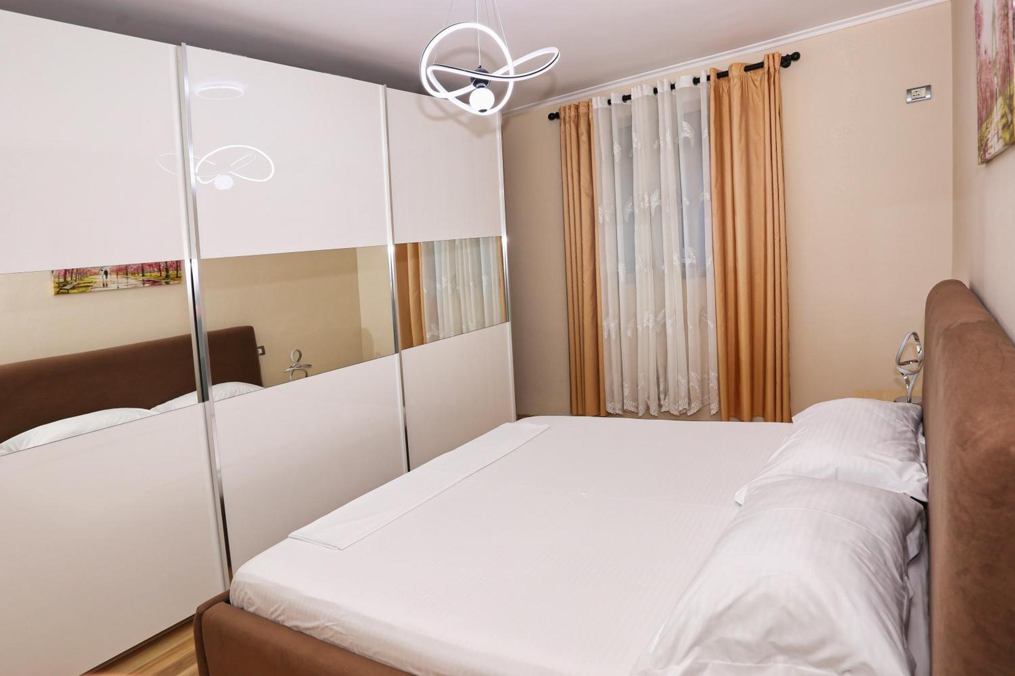 R&B City Center Apartment Тирана Екстериор снимка