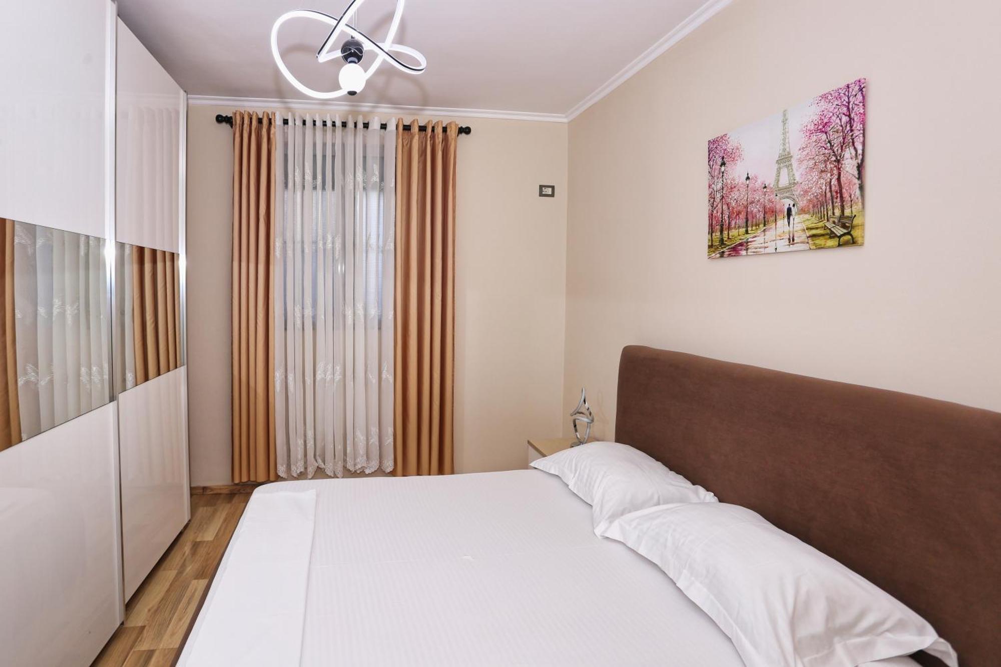 R&B City Center Apartment Тирана Екстериор снимка