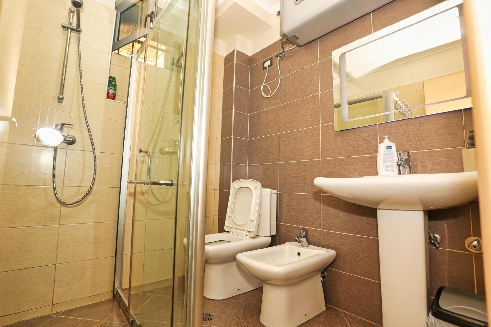 R&B City Center Apartment Тирана Екстериор снимка