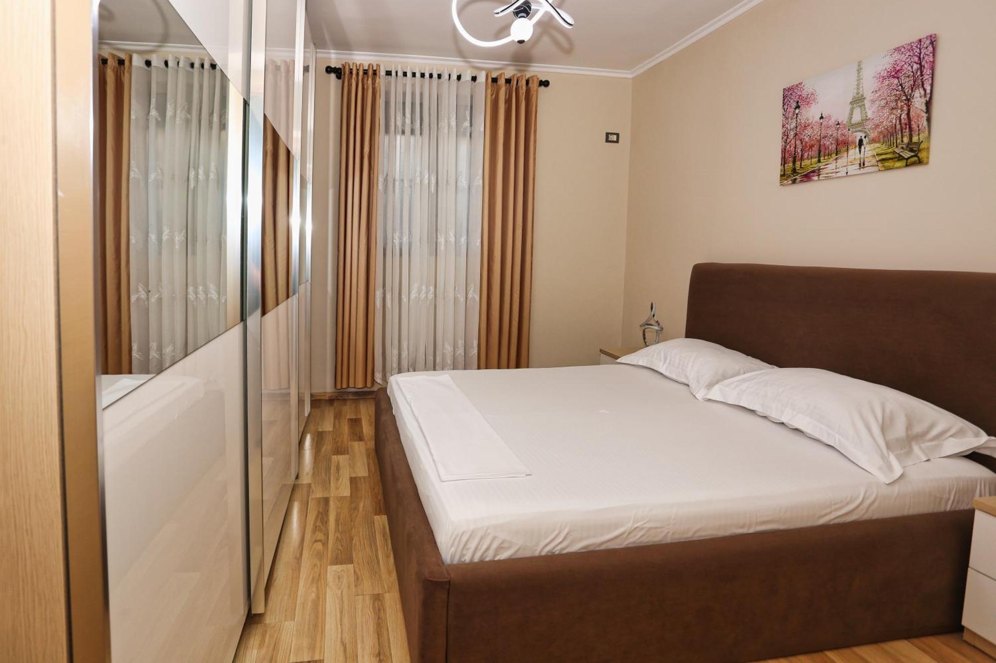 R&B City Center Apartment Тирана Екстериор снимка