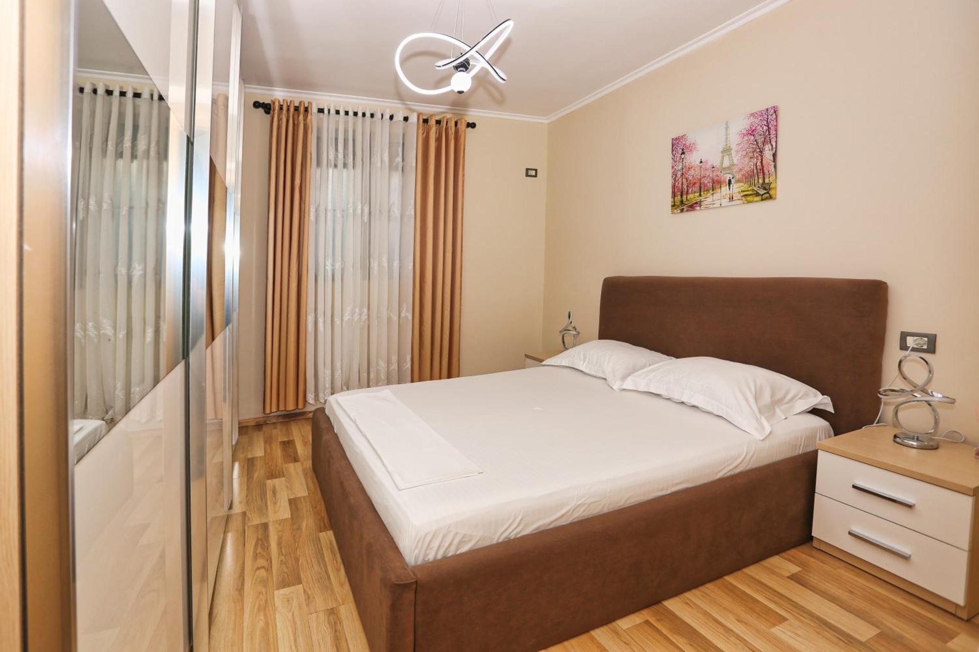 R&B City Center Apartment Тирана Екстериор снимка