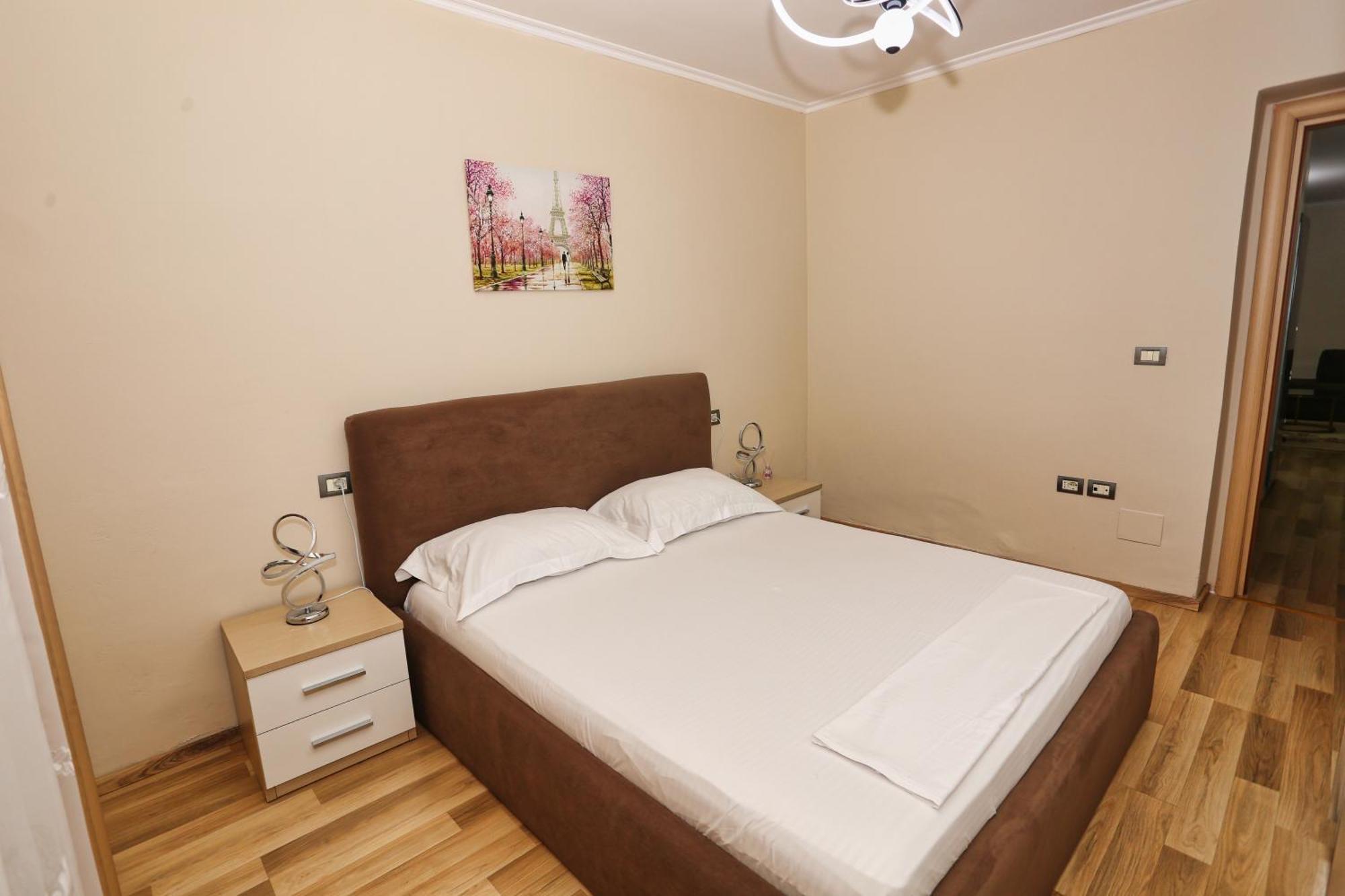 R&B City Center Apartment Тирана Екстериор снимка