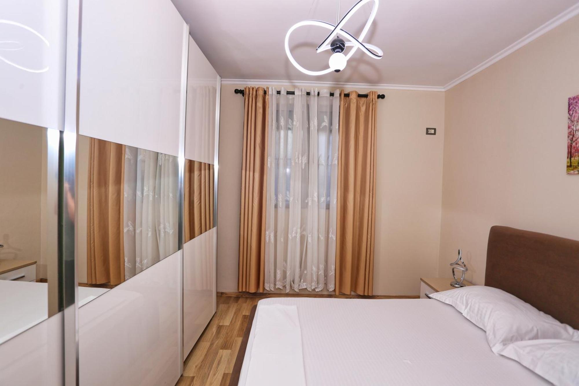 R&B City Center Apartment Тирана Екстериор снимка