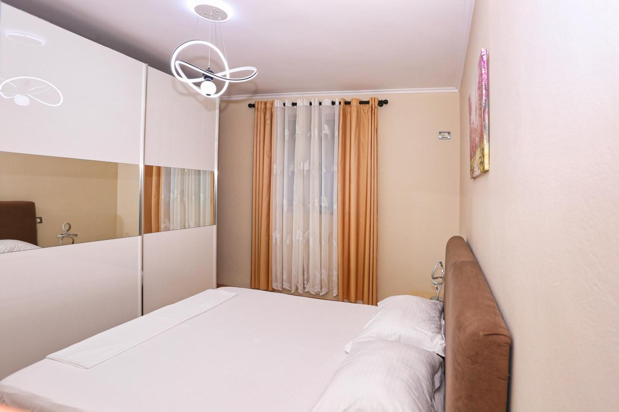 R&B City Center Apartment Тирана Екстериор снимка