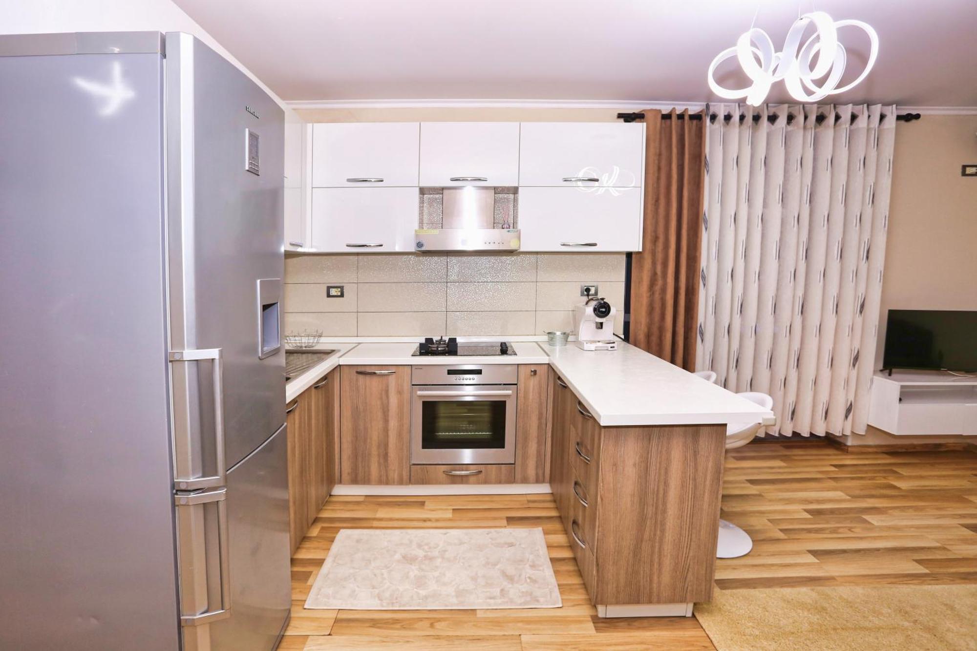 R&B City Center Apartment Тирана Екстериор снимка