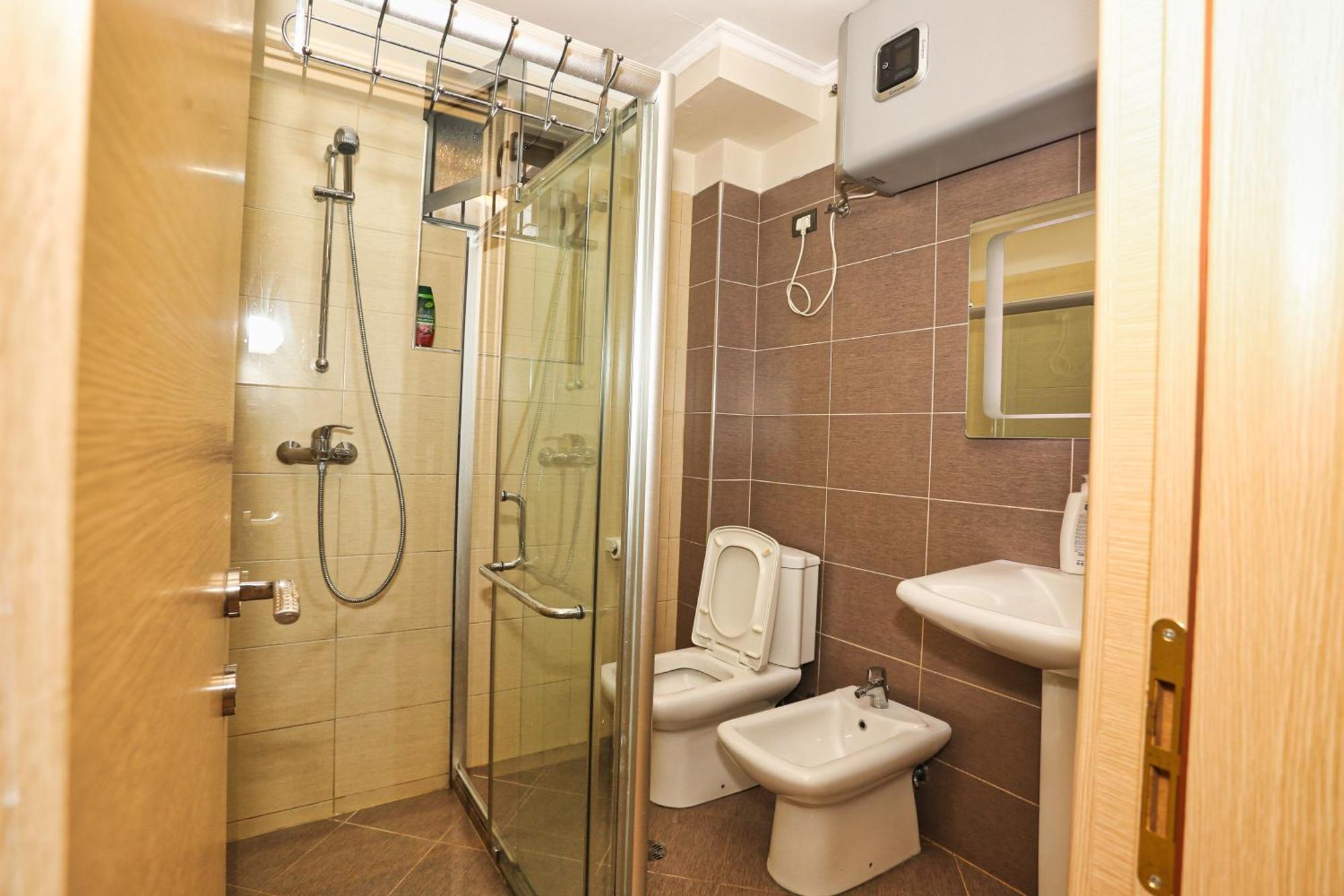 R&B City Center Apartment Тирана Екстериор снимка