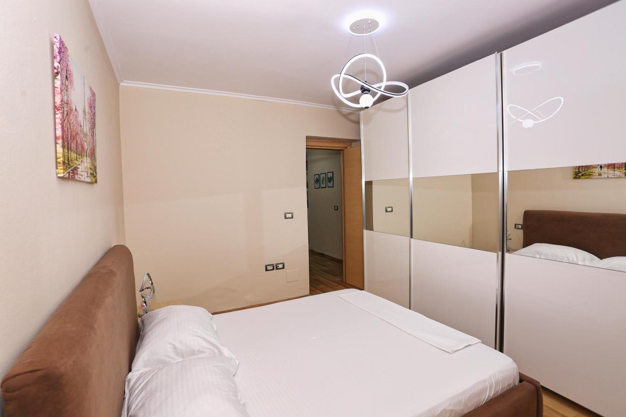R&B City Center Apartment Тирана Екстериор снимка