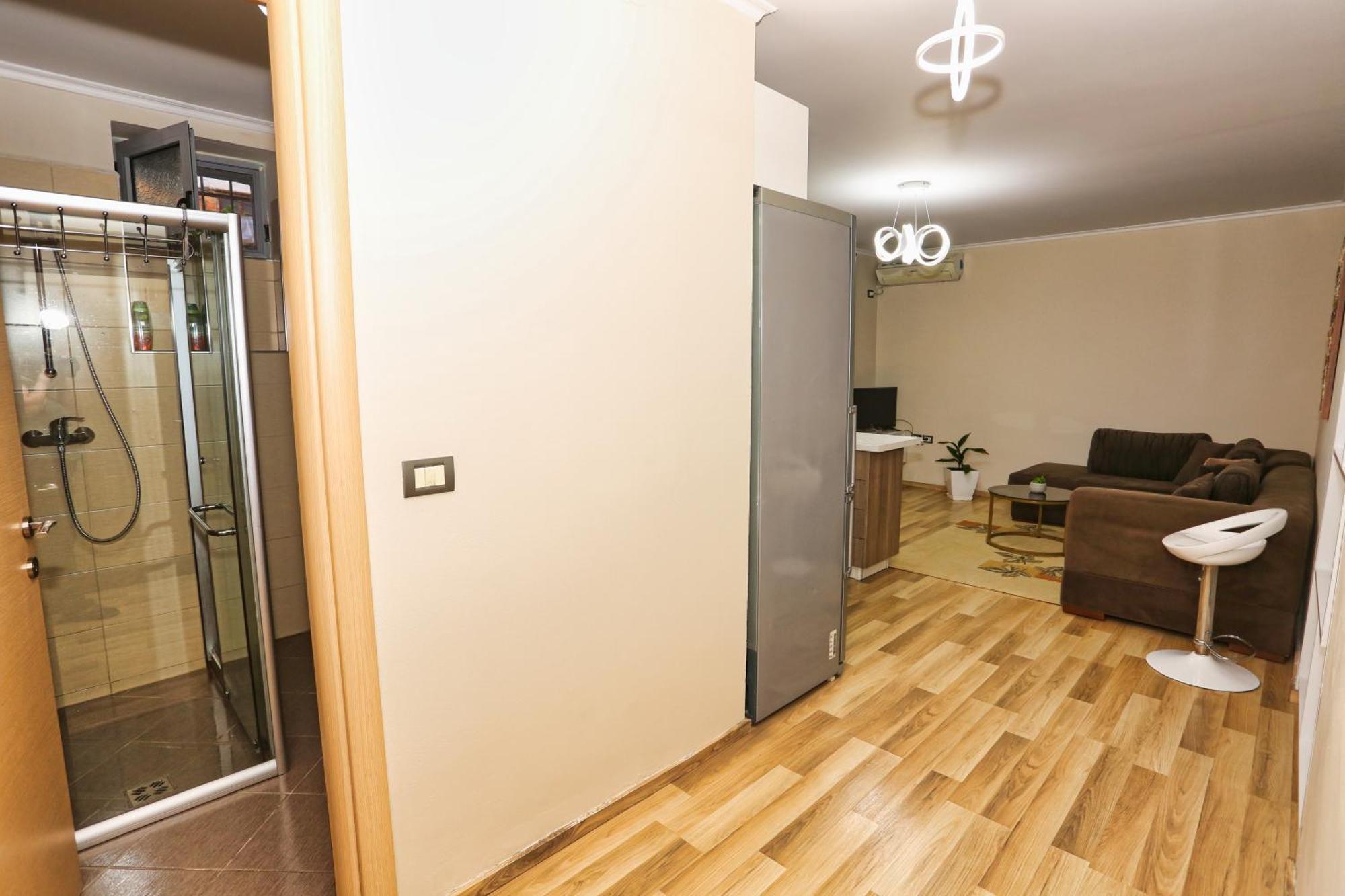 R&B City Center Apartment Тирана Екстериор снимка